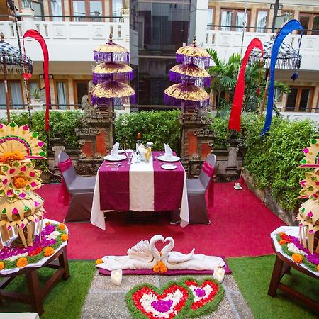 Famous Hotel Kuta Formerly Permata Kuta Hotel Экстерьер фото