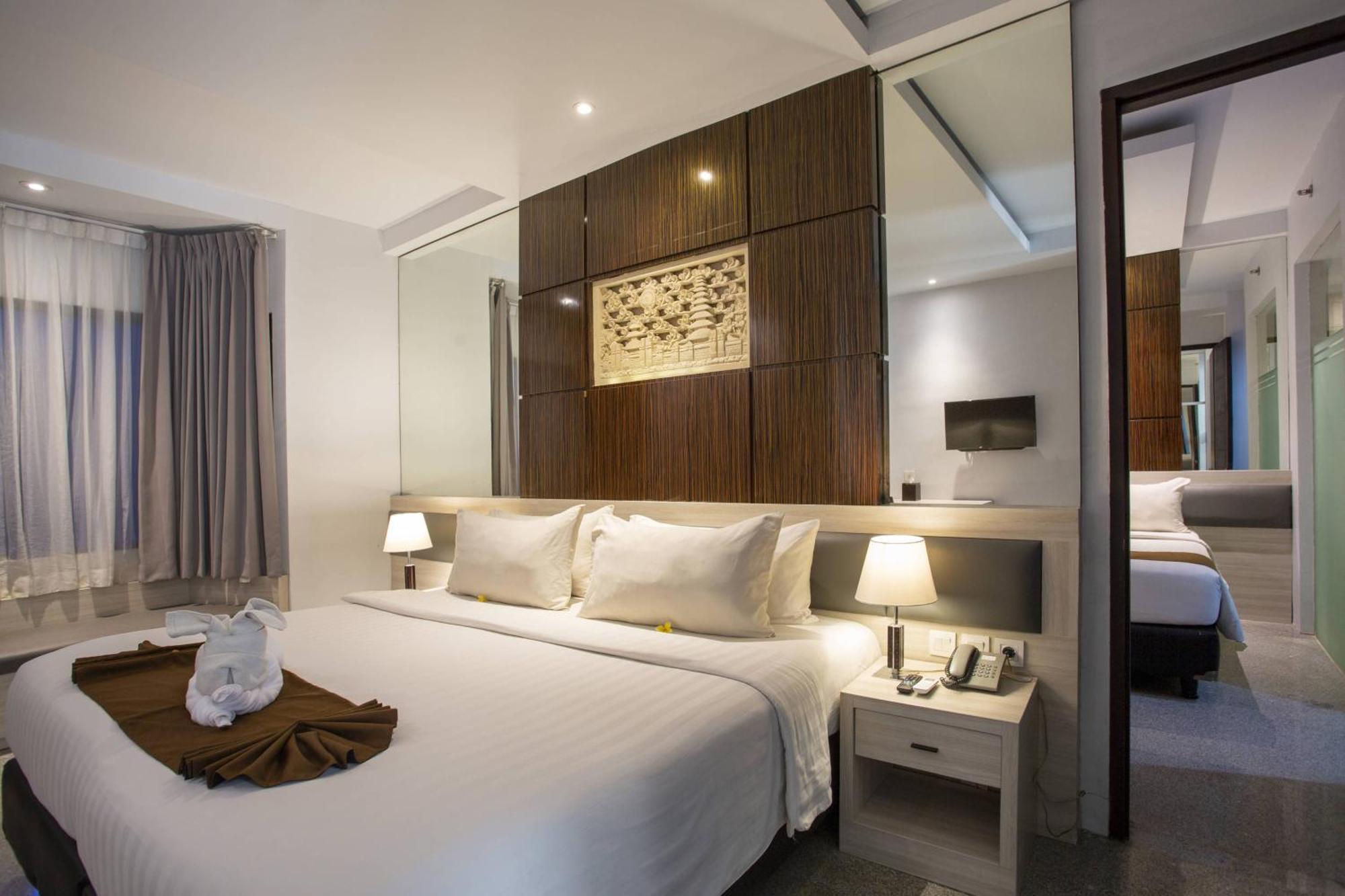 Famous Hotel Kuta Formerly Permata Kuta Hotel Экстерьер фото