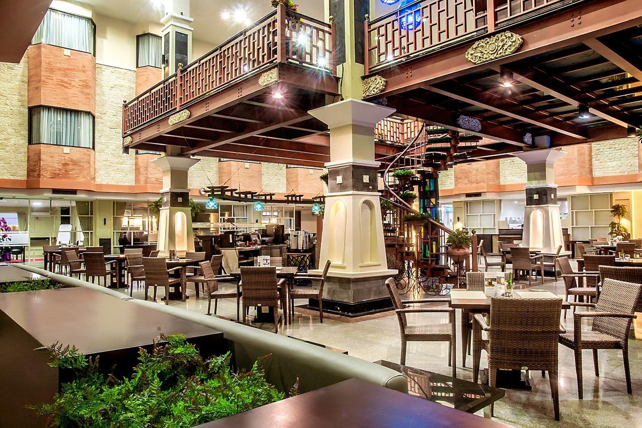 Famous Hotel Kuta Formerly Permata Kuta Hotel Экстерьер фото