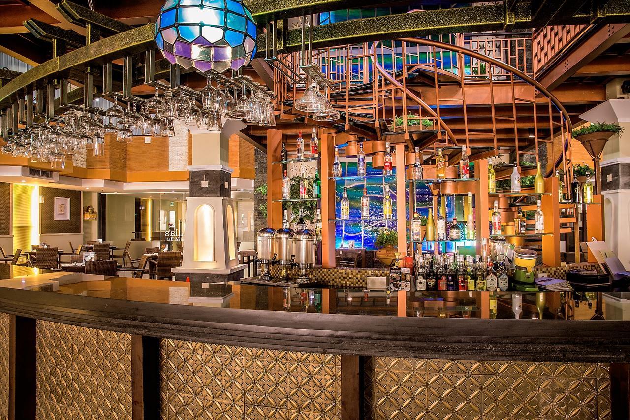 Famous Hotel Kuta Formerly Permata Kuta Hotel Экстерьер фото