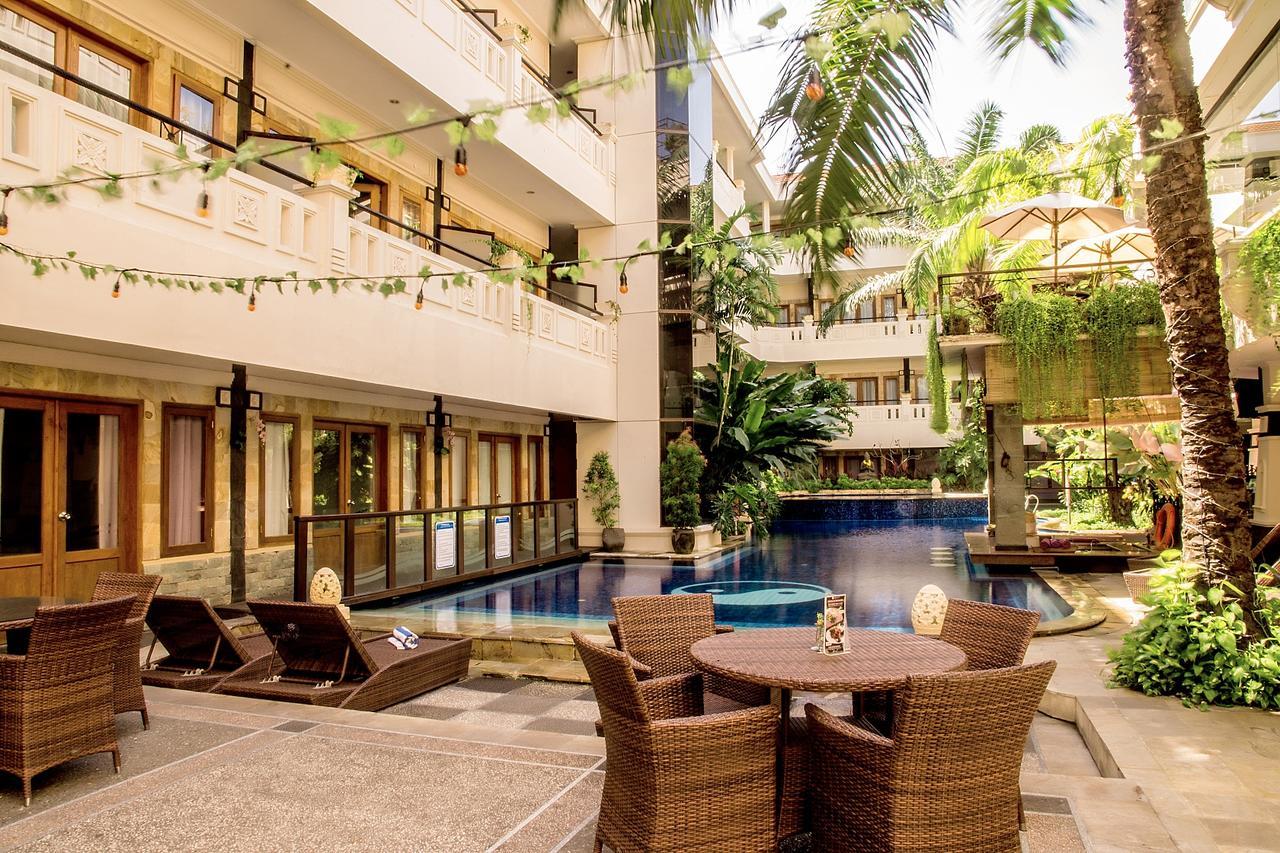 Famous Hotel Kuta Formerly Permata Kuta Hotel Экстерьер фото