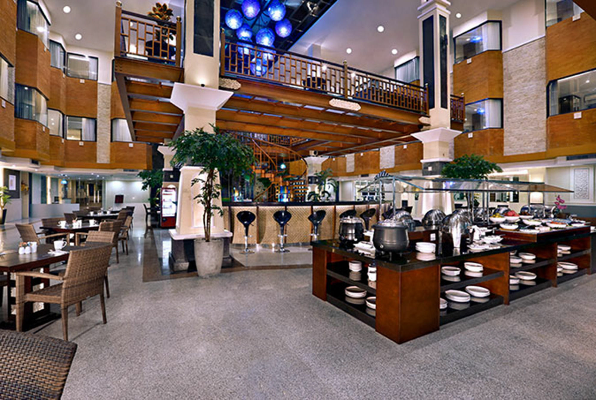 Famous Hotel Kuta Formerly Permata Kuta Hotel Экстерьер фото