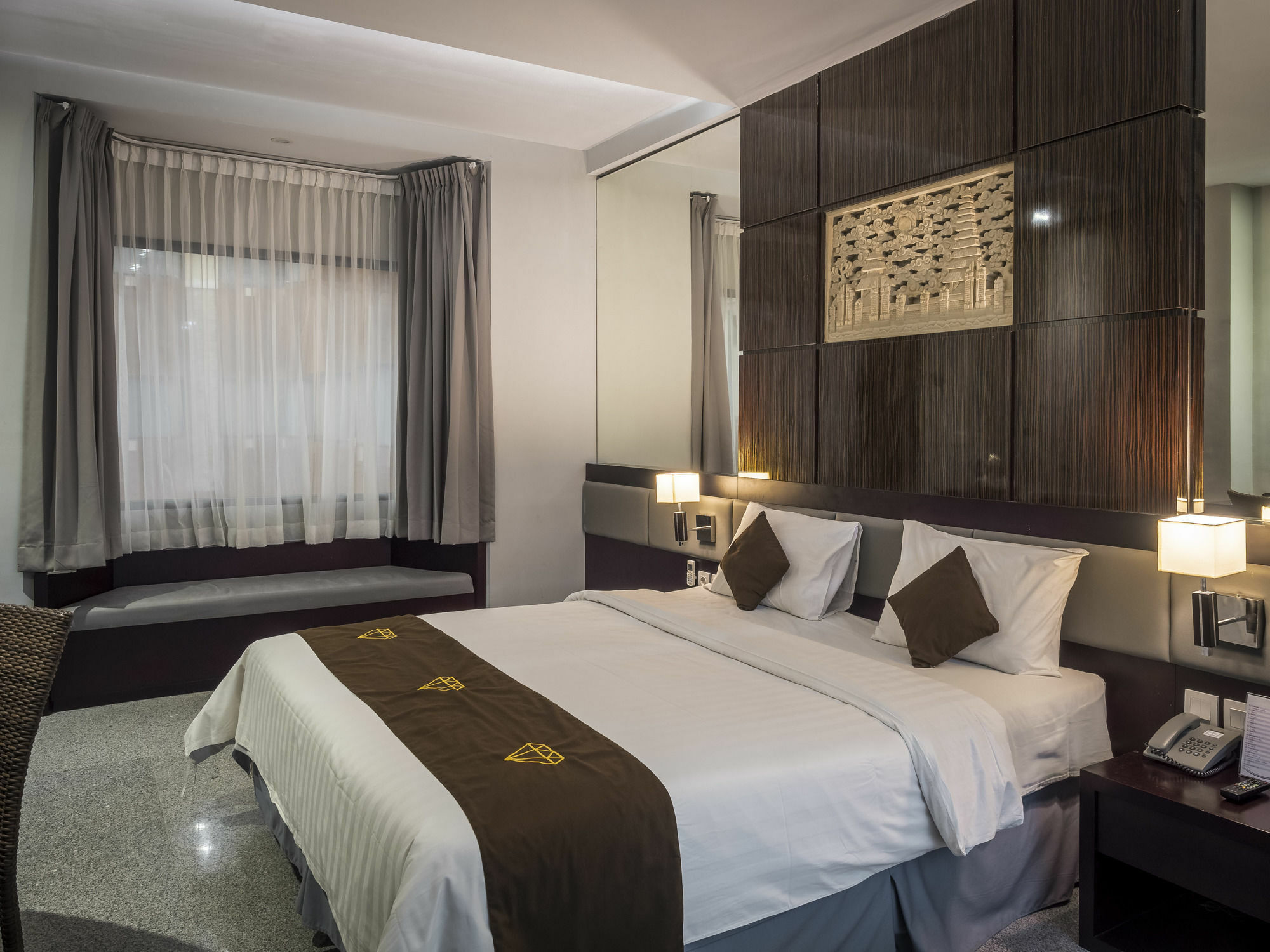 Famous Hotel Kuta Formerly Permata Kuta Hotel Экстерьер фото