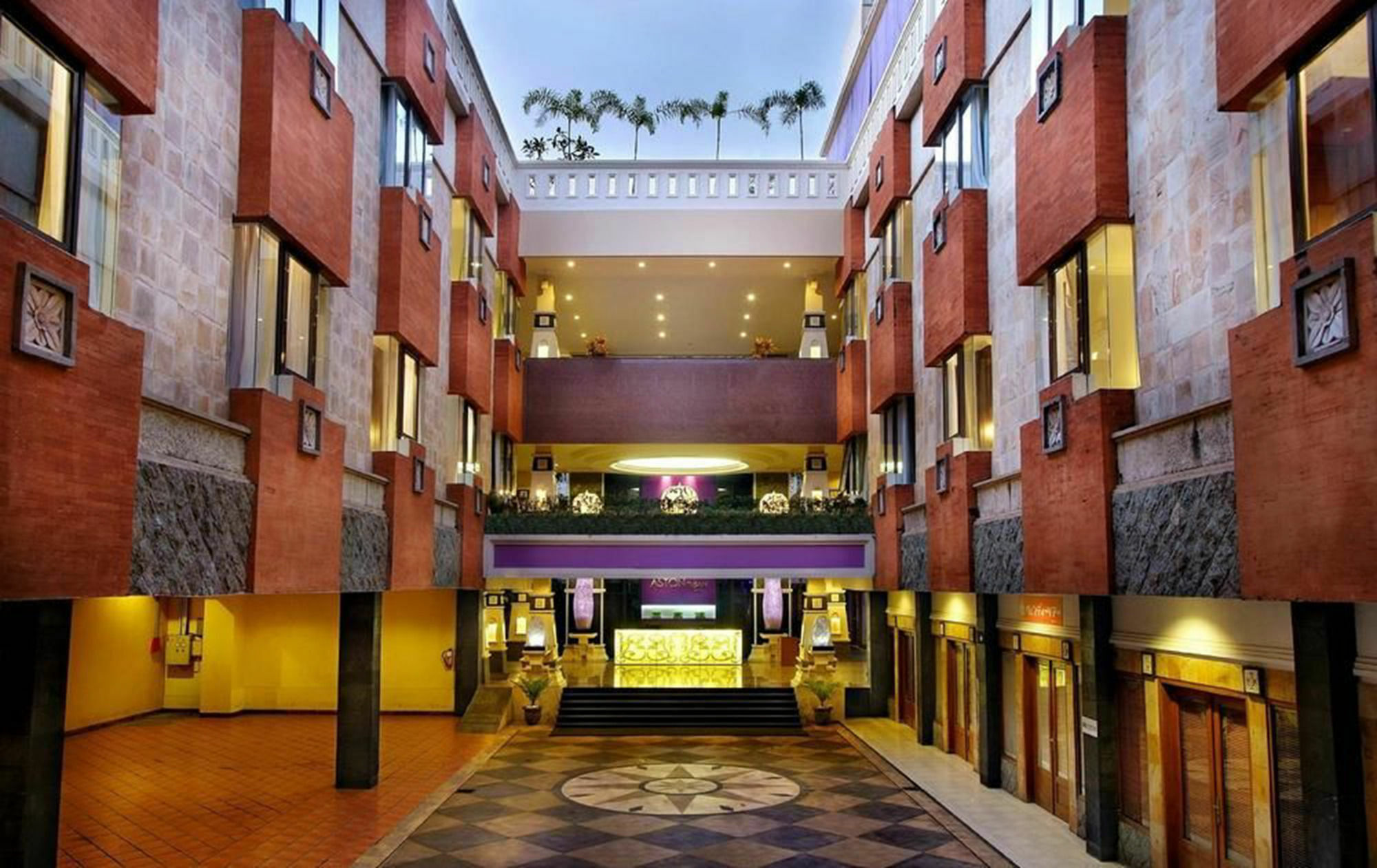 Famous Hotel Kuta Formerly Permata Kuta Hotel Экстерьер фото